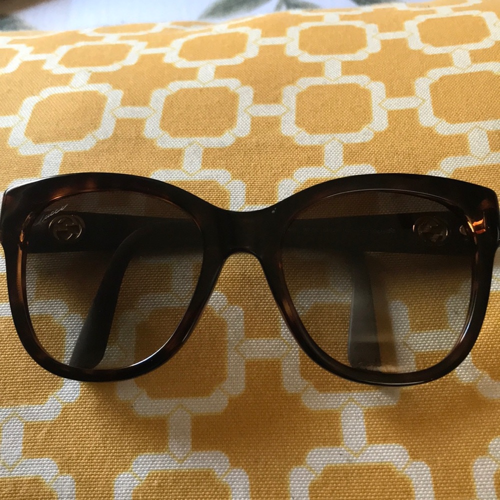Round Turtoise Framed Sunglasses